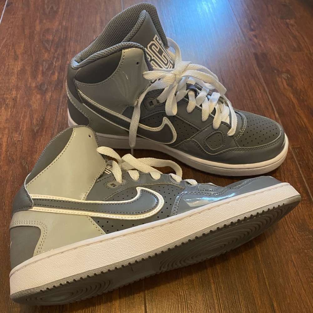 Nike Gray Son of Force Mid G’s Basketball shoes- size 5.5 Y